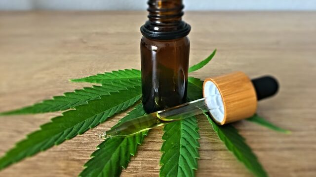 Come l’uso di olio cbd può aiutare a ridurre il dolore cronico
